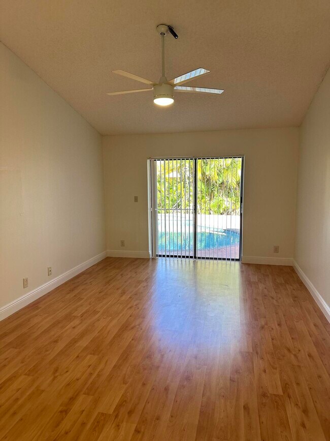 Building Photo - 7689 W Country Club Blvd