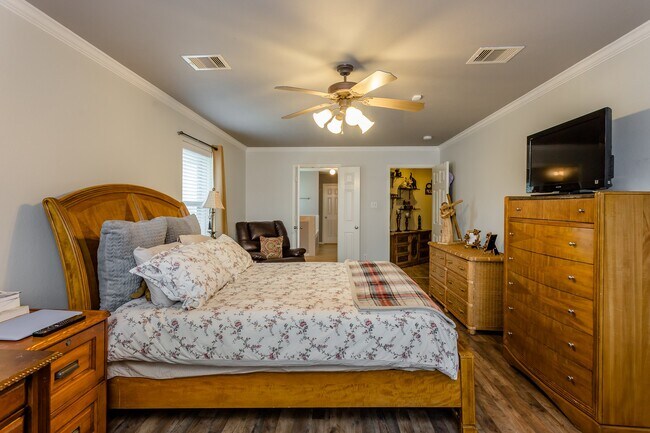 Building Photo - 24718 Cobble Canyon Ln