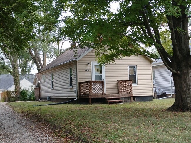 Primary Photo - 444 Carola St