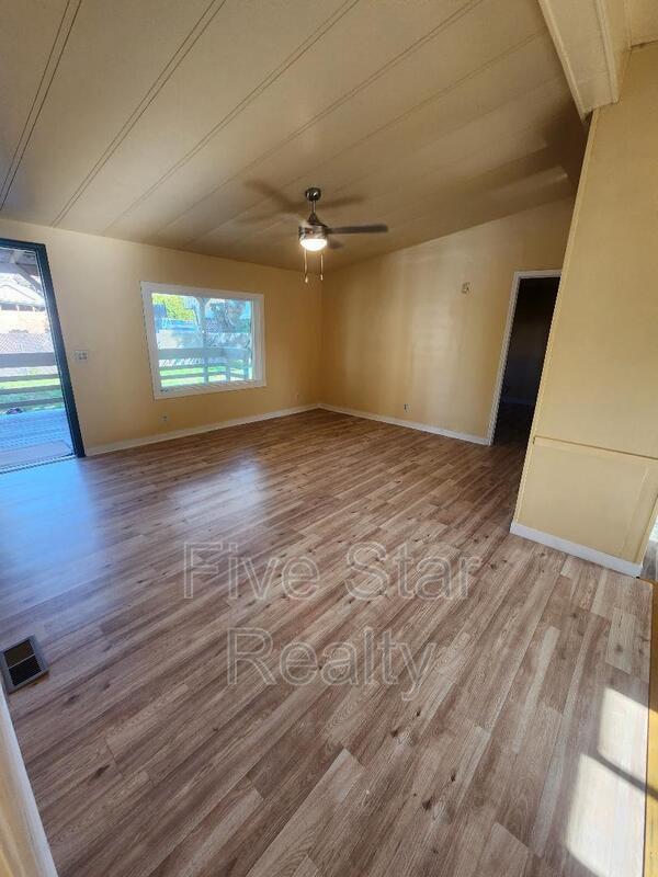 Building Photo - 1114 Laurel Ave