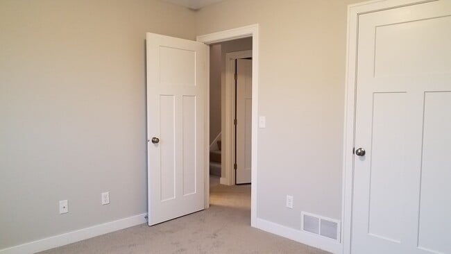 Building Photo - Single Family Home - Great location!