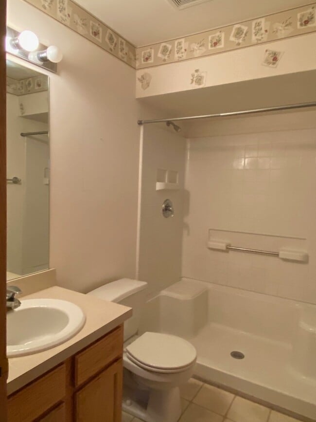 Building Photo - 2735 Canyon Dr