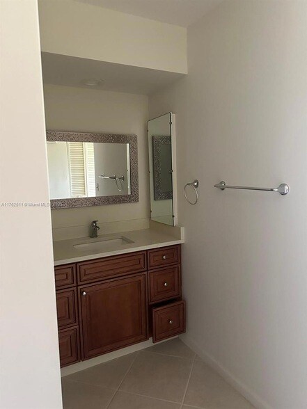 Building Photo - 12524 Shoreline Dr