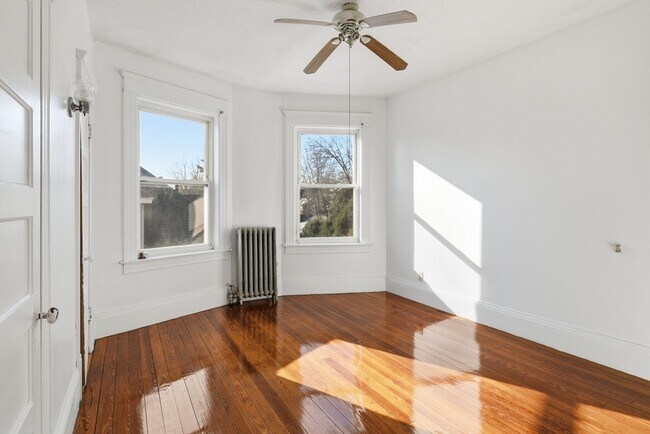 Building Photo - 44 Bardwell St