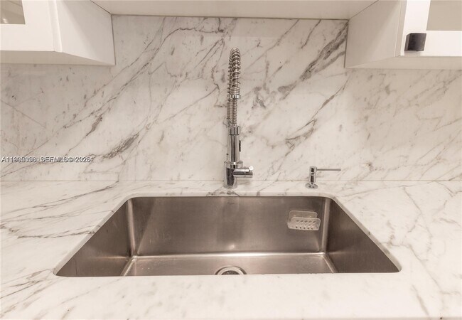 Building Photo - 6061 Collins Ave