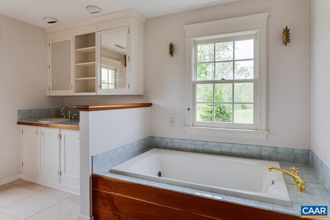 Building Photo - 1522 Oak Hill Ln