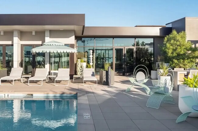 Building Photo - 401 Willow Ave