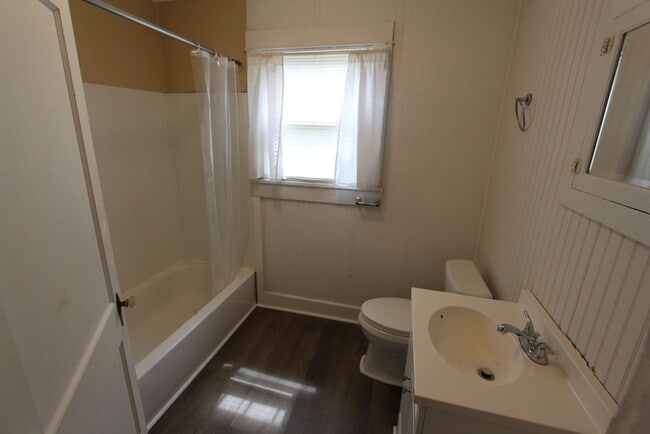 Building Photo - 234 Saluda St