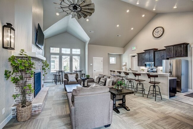 Building Photo - 4612 Hahns Peak Dr