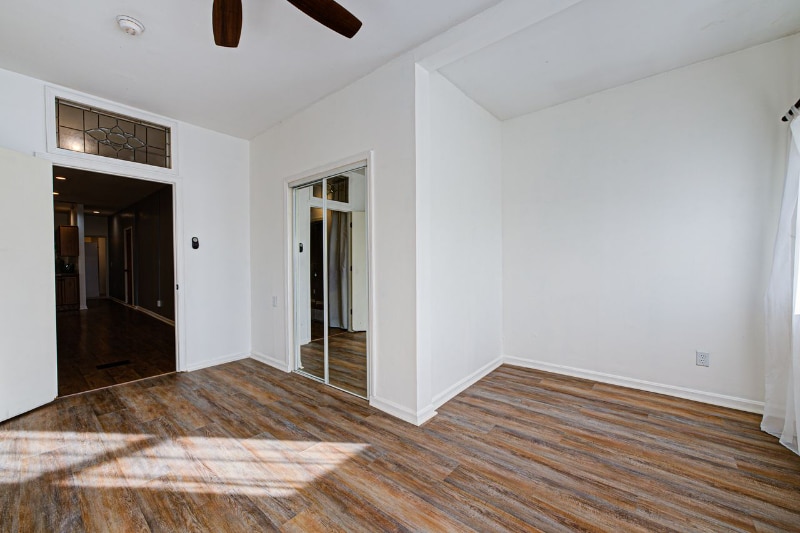 Building Photo - 313 E Spring St