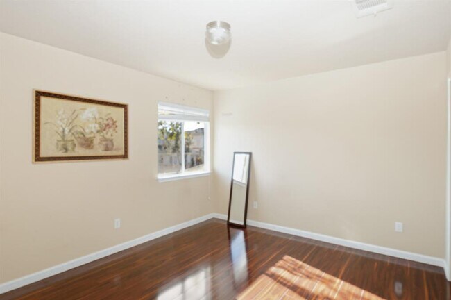 Building Photo - 532 Sweet Leaf Ln