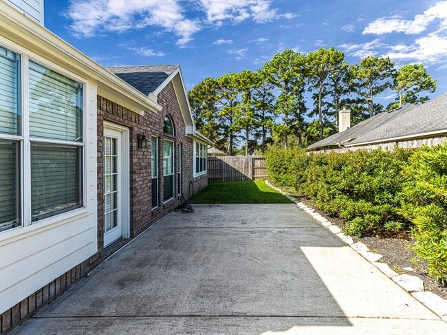 Building Photo - 5407 Lake Pl Dr