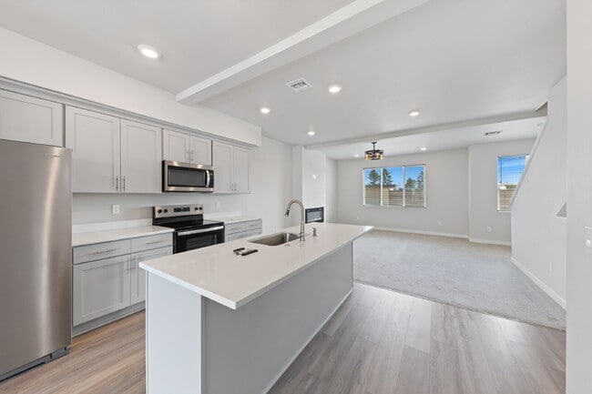 Building Photo - Newly Constructed 3 bedroom, 2.5 Bathroom home with luxury finishes!
