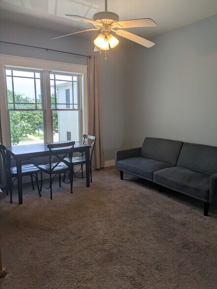 Living room - 308 Coconut Grove Ct