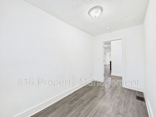 Building Photo - 1513 Rowland Ave