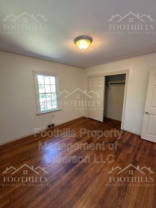 Building Photo - 2215 Bellview Rd