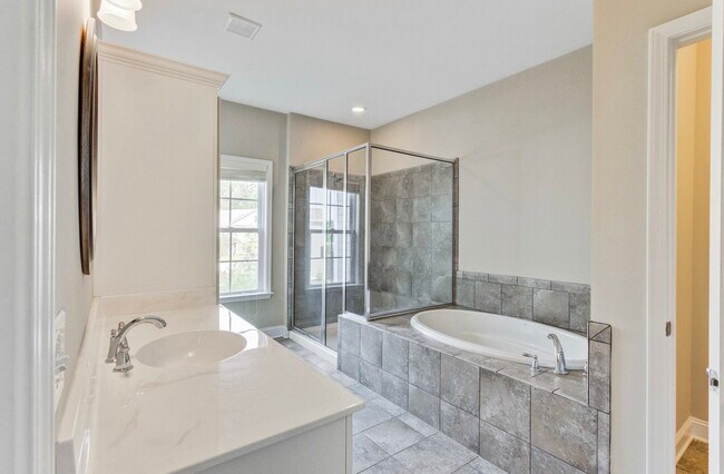 Building Photo - 2005 Kings Gate Ln