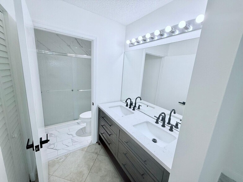 Building Photo - 34 Paxford Ln