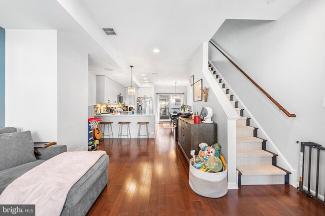 Building Photo - 1333 N Howard St