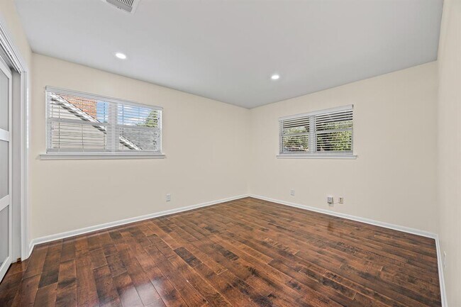 Building Photo - 7103 Mesa Dr