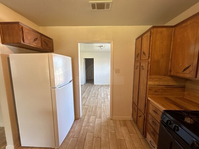 Building Photo - 2401 Mather Dr