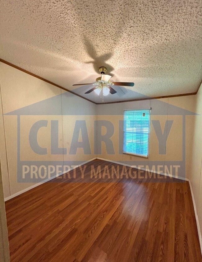 Building Photo - Three bedroom, single level home in Old Fo...