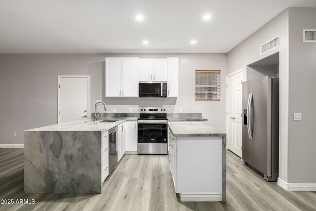 Building Photo - 3006 W Ferruccio Pl