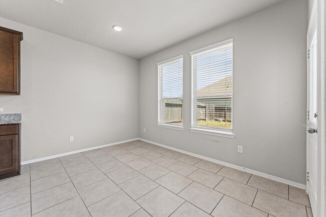 Building Photo - 40219 S Hill Pass