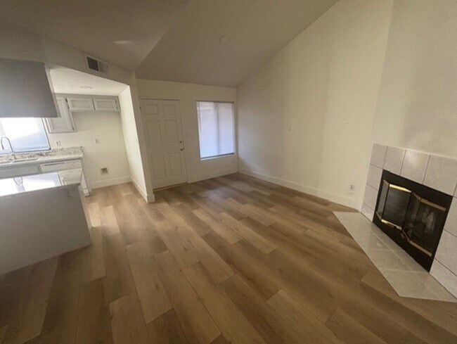 Building Photo - 817 Quail Ln