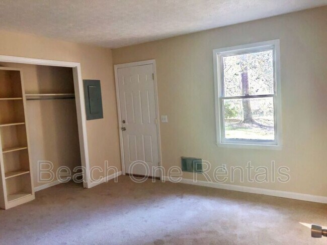 Building Photo - 213 William Bradford Pl