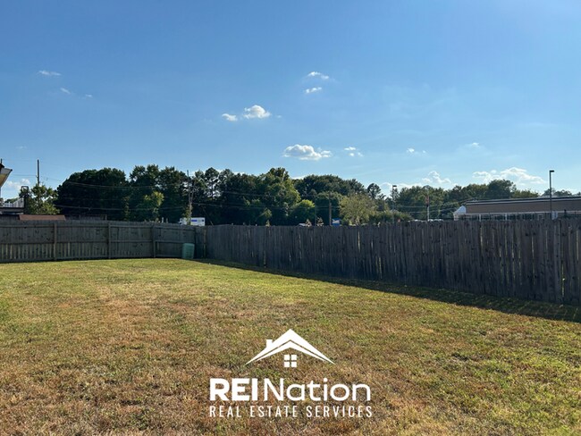 Building Photo - HORN LAKE STUNNER! 3BR/2BA | Vaulted Ceilings & Fireplace | Covered Patio & Garage!