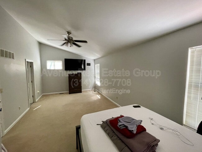 Building Photo - 5776 Kingsbury Pl