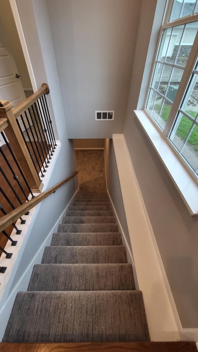 Building Photo - Maintenance free living in Blue Valley School district