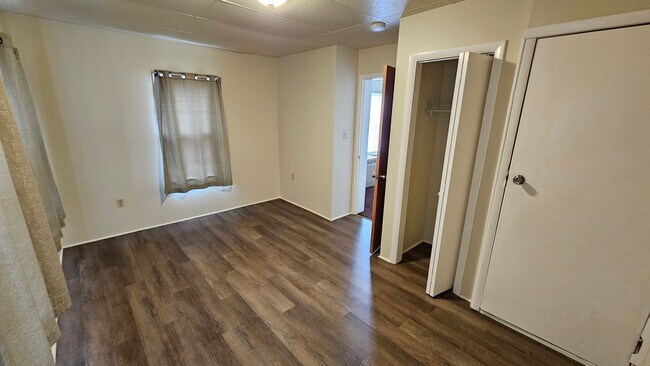 Building Photo - JUST REDUCED!  2nd Floor 1 Bedroom Apartment!