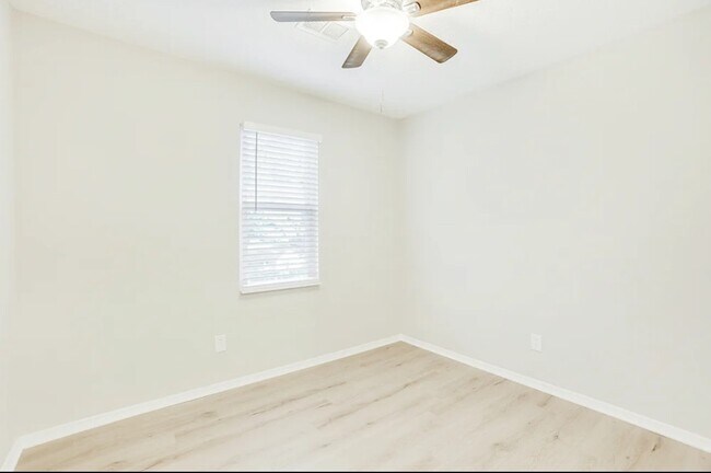 Building Photo - 4857 Aldersbrook Dr