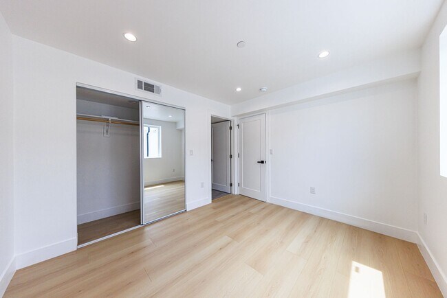 Building Photo - 1013 S Citrus Ave
