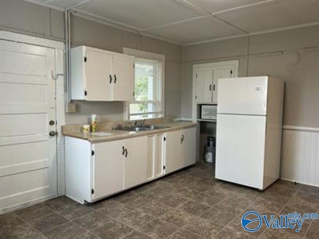 Building Photo - 3415 Alpine St SW