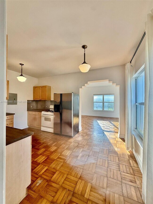 Building Photo - 4035 Meridian Ave