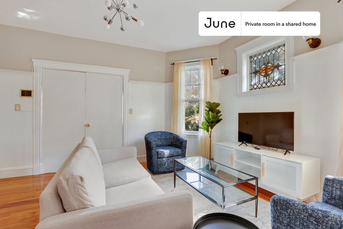 Building Photo - Room in Shared 4 bed/1 bath home