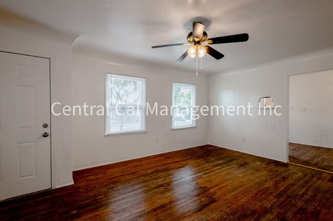 Building Photo - 2 Bedroom/1 Bath Home - $1395 per month