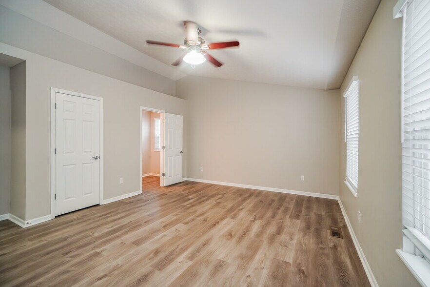 Building Photo - 5932 Ruihley Way