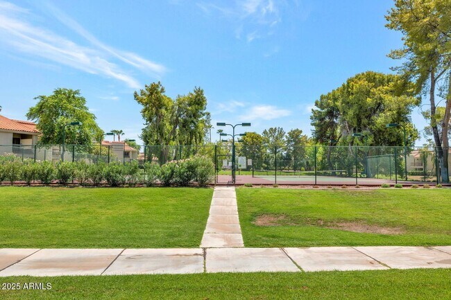 Building Photo - 9445 N 94th Pl