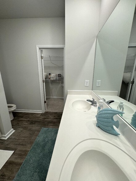 Building Photo - 145 Cypress Holw Dr