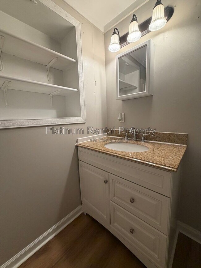 Building Photo - 3224 Forrest Hills Dr SW