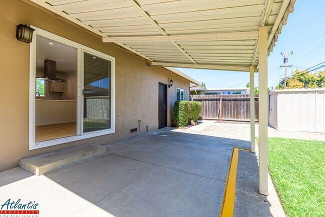 Building Photo - Gorgeous & Remodeled Home