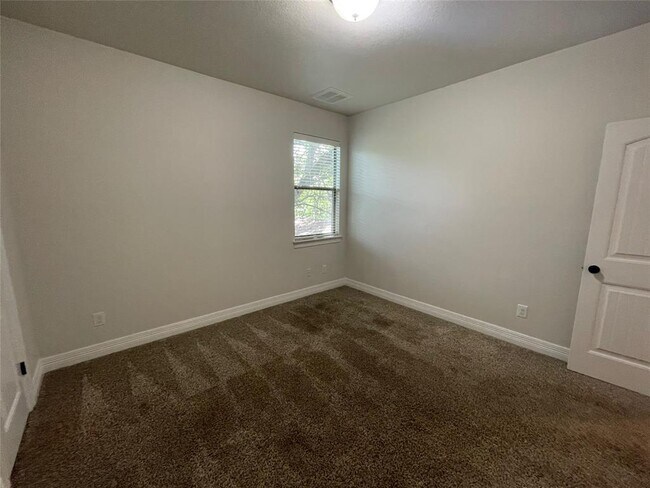Building Photo - 1806 Crown Dr