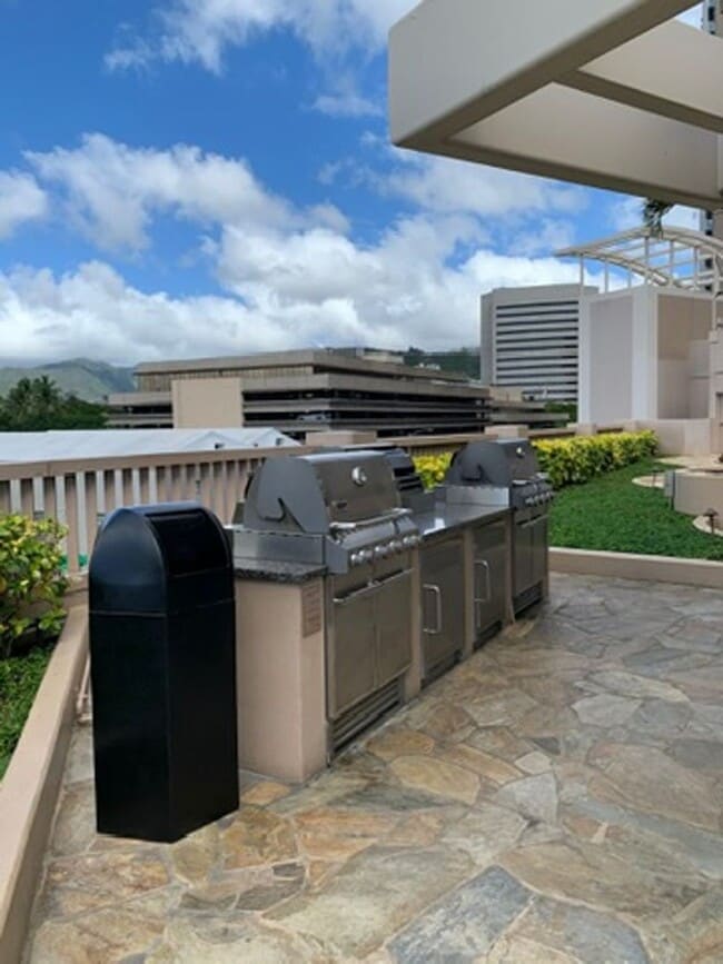 Building Photo - Fully Furnished 1 Bed-1BathPet Friendly Un...