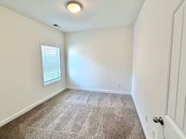 Building Photo - OPEN HOUSE! Now Leasing a 5-Bedroom 3 Bath Home in Horn Lake, MS.