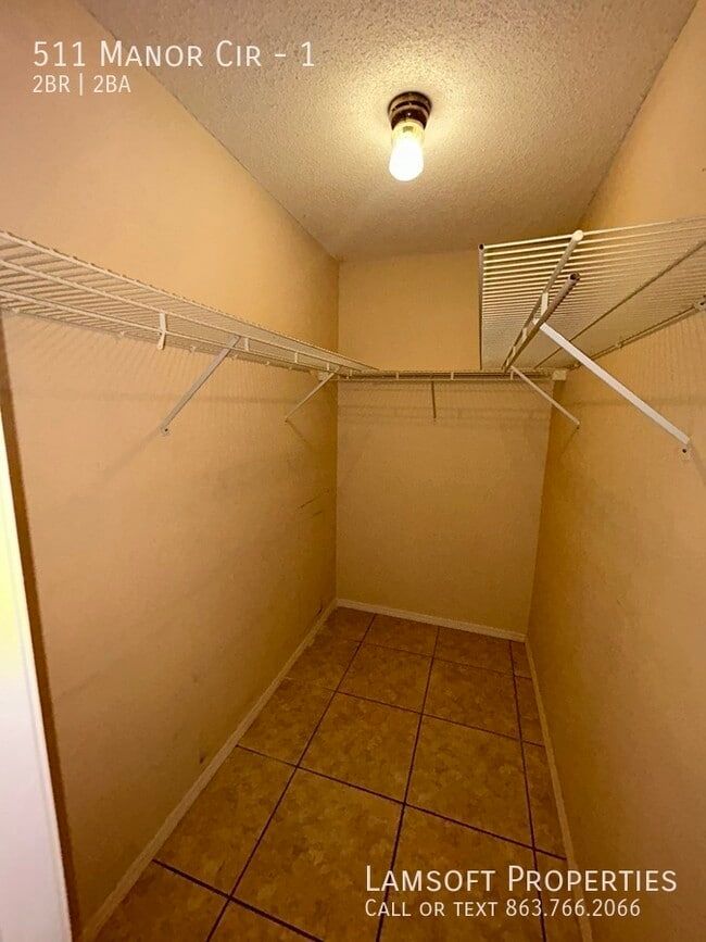 Building Photo - 511 Manor Cir