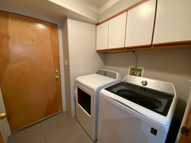 Building Photo - 3 Bedroom Townhome Available Near Eubank Blvd NE & Montgomery Blvd NE!